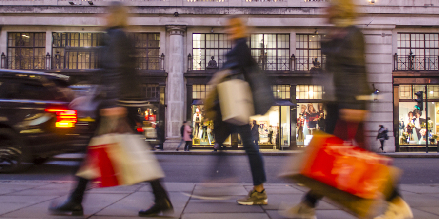 Why a Retail Associate Needs a Mobile Device